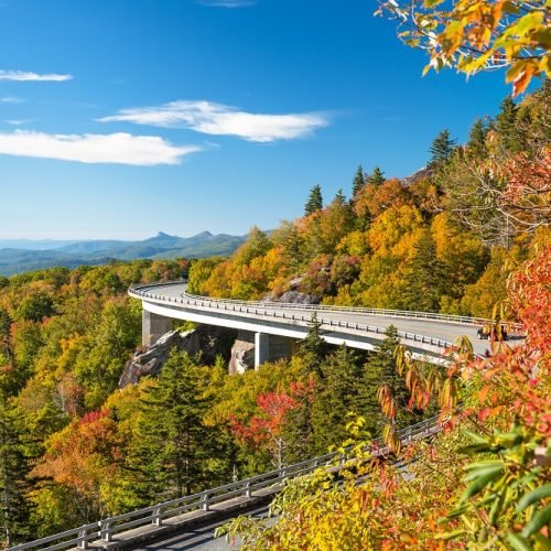 Linn Cove Viaduct, Grandfather Mountain, North Carolina, USA.